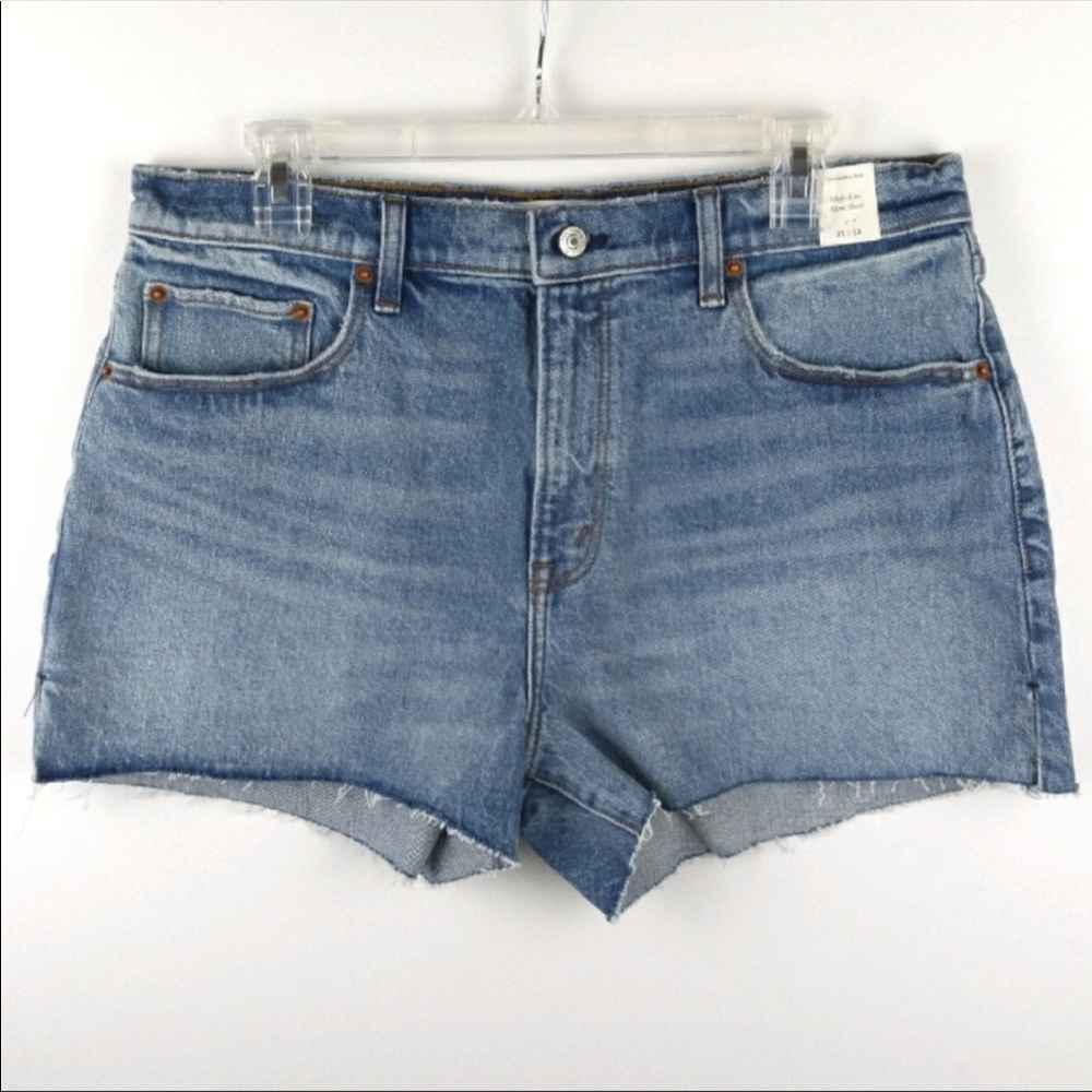 NWT Abercrombie The Mom Short High Rise size 31